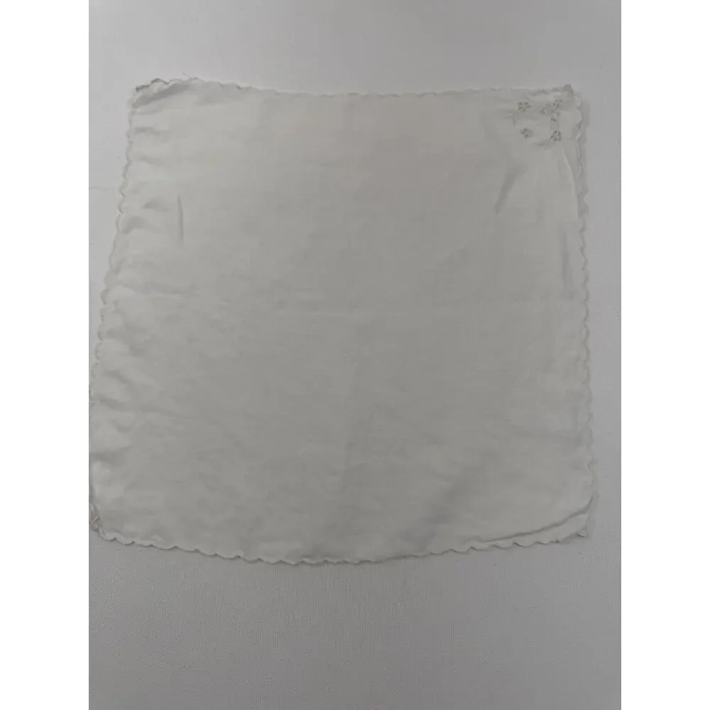 Vintage Linen Cocktail Napkins Set of 8 Embroidered Scalloped Edge 12x12 Cottage
